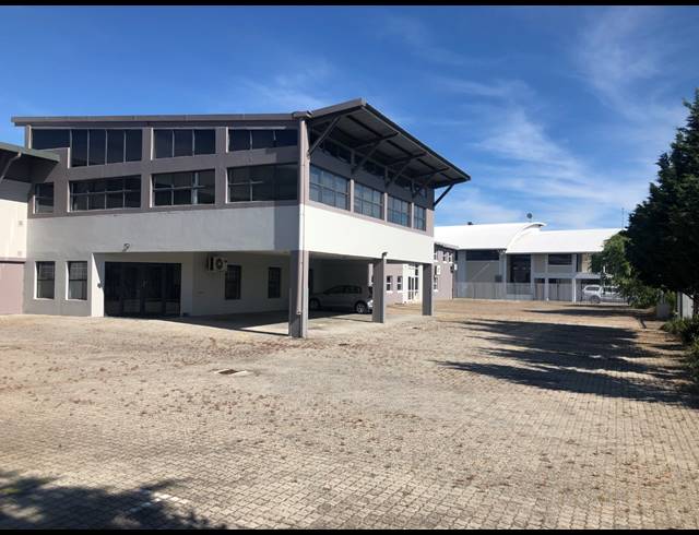 1,890M² WAREHOUSE TO LET IN AIRPORT INDUSTRIA